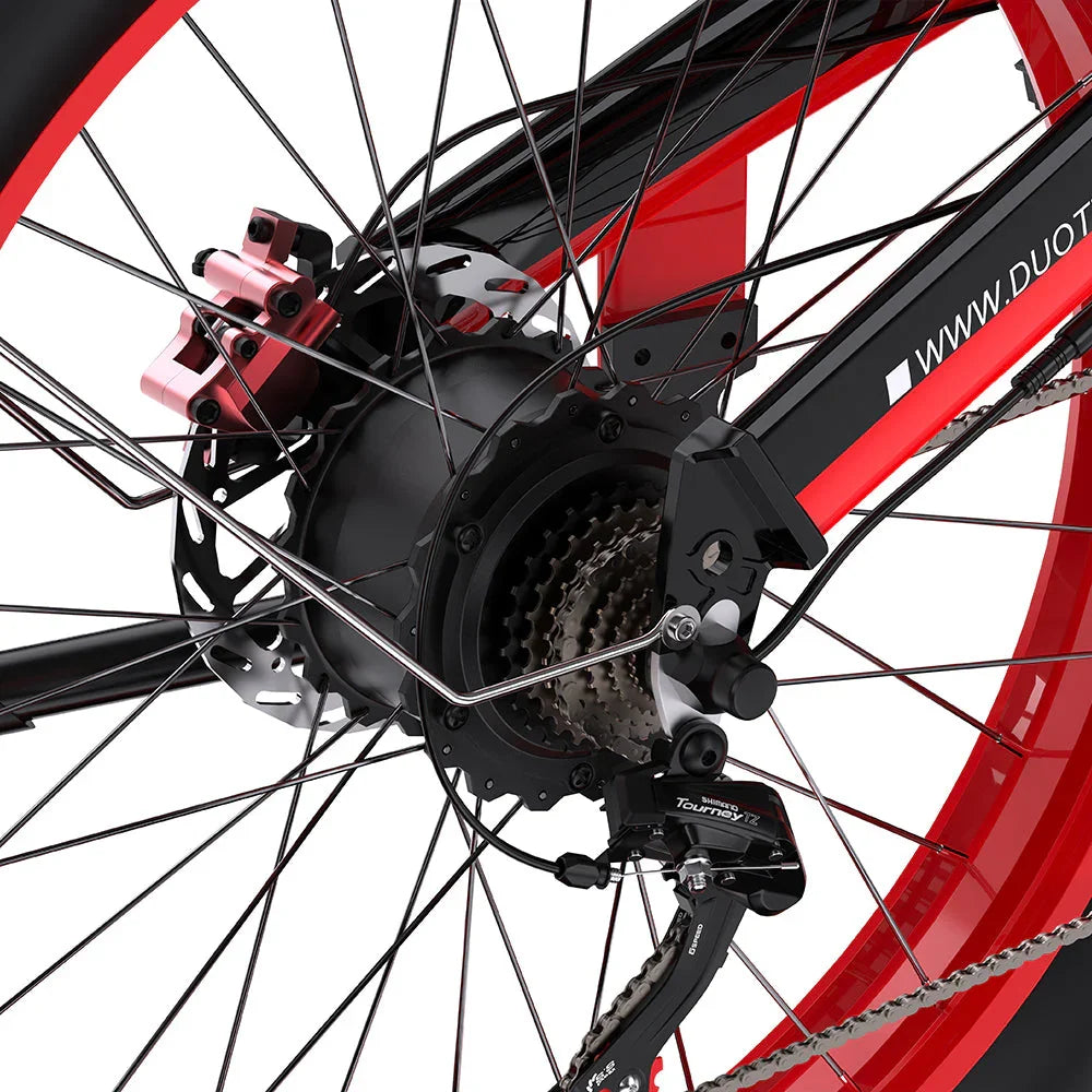Close-up of a DUOTTS N26 Electric bicycle wheel with gear and chain mechanism on a white background
